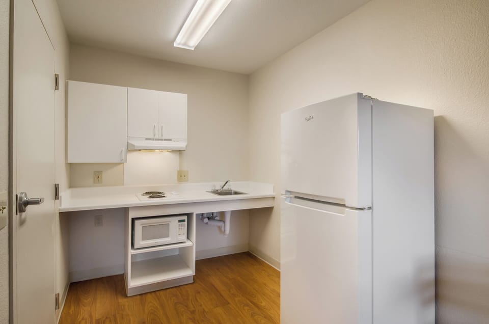 Studio, 1 Queen Bed, Accessible, Non Smoking | WiFi (free), bed sheets