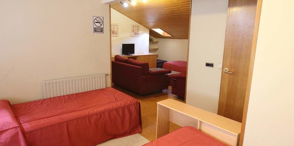 0B | Desk, rollaway beds, free WiFi, bed sheets