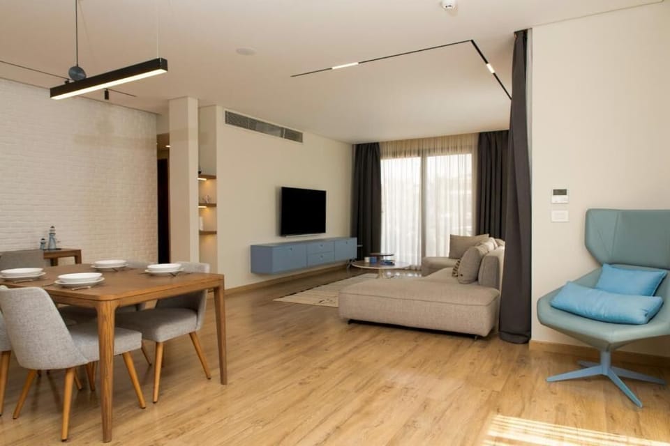 Apartment, Park View | Living area | Computer monitors
