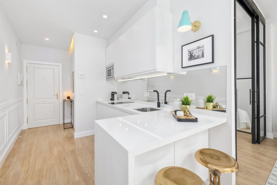 Luxury Apartment, 1 King Bed with Sofa bed | Private kitchen | Electric kettle