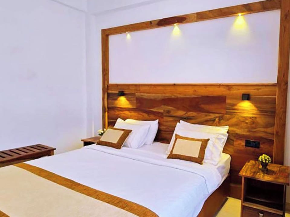 Deluxe Double Room, Balcony, Mountain View | Free WiFi