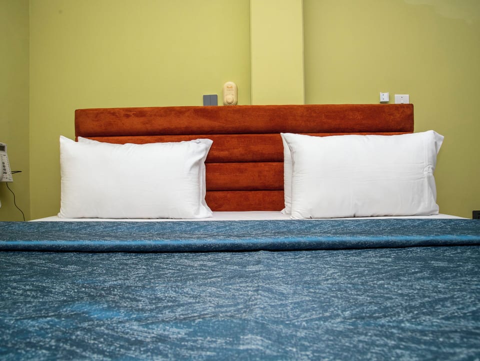 Deluxe Studio, 1 King Bed | In-room safe, desk, laptop workspace, iron/ironing board (on request)