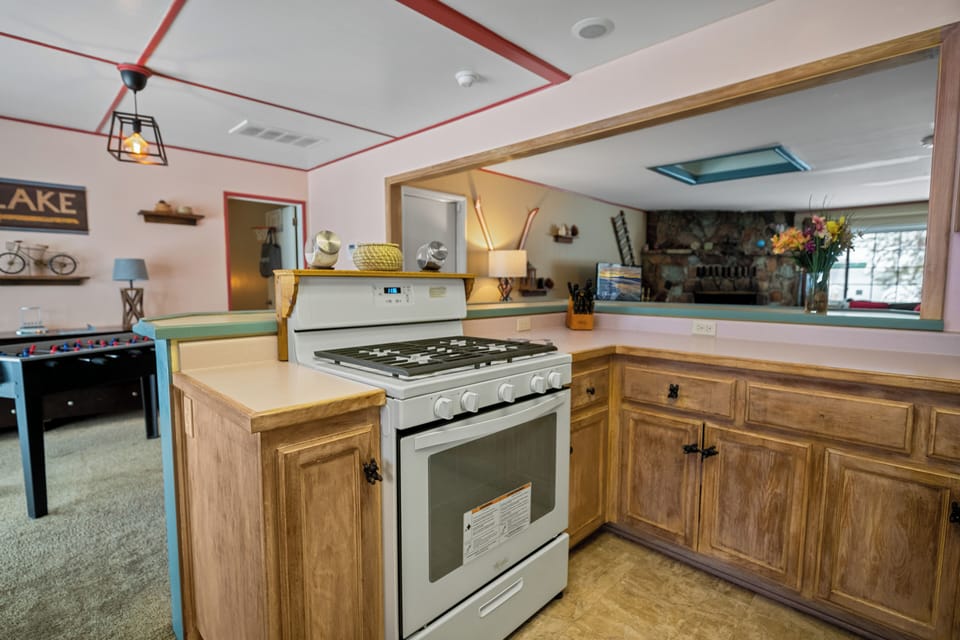 Electric kettle, toaster