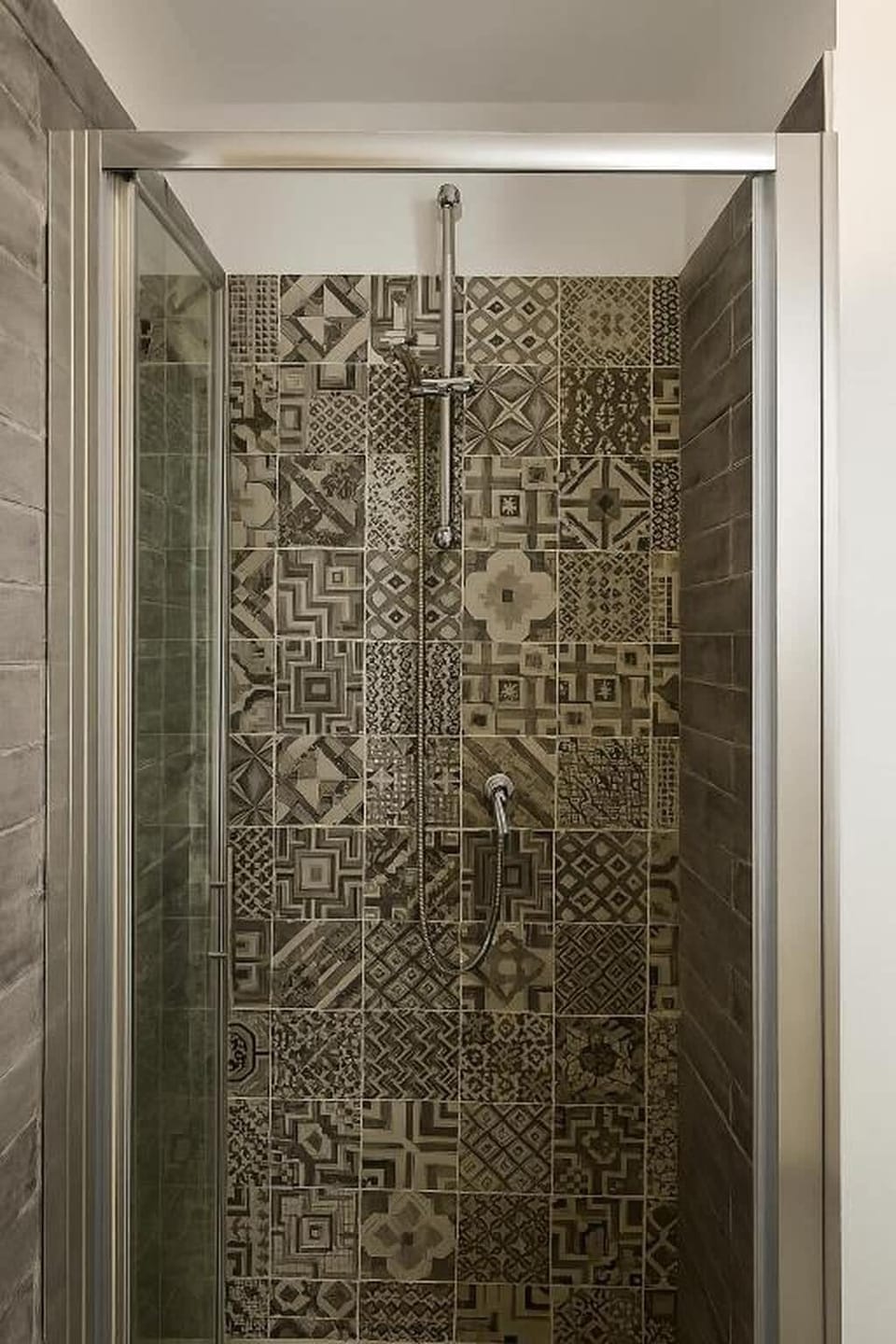 Comfort Quadruple Room, Balcony, City View | Bathroom | Shower, hair dryer, bidet, towels
