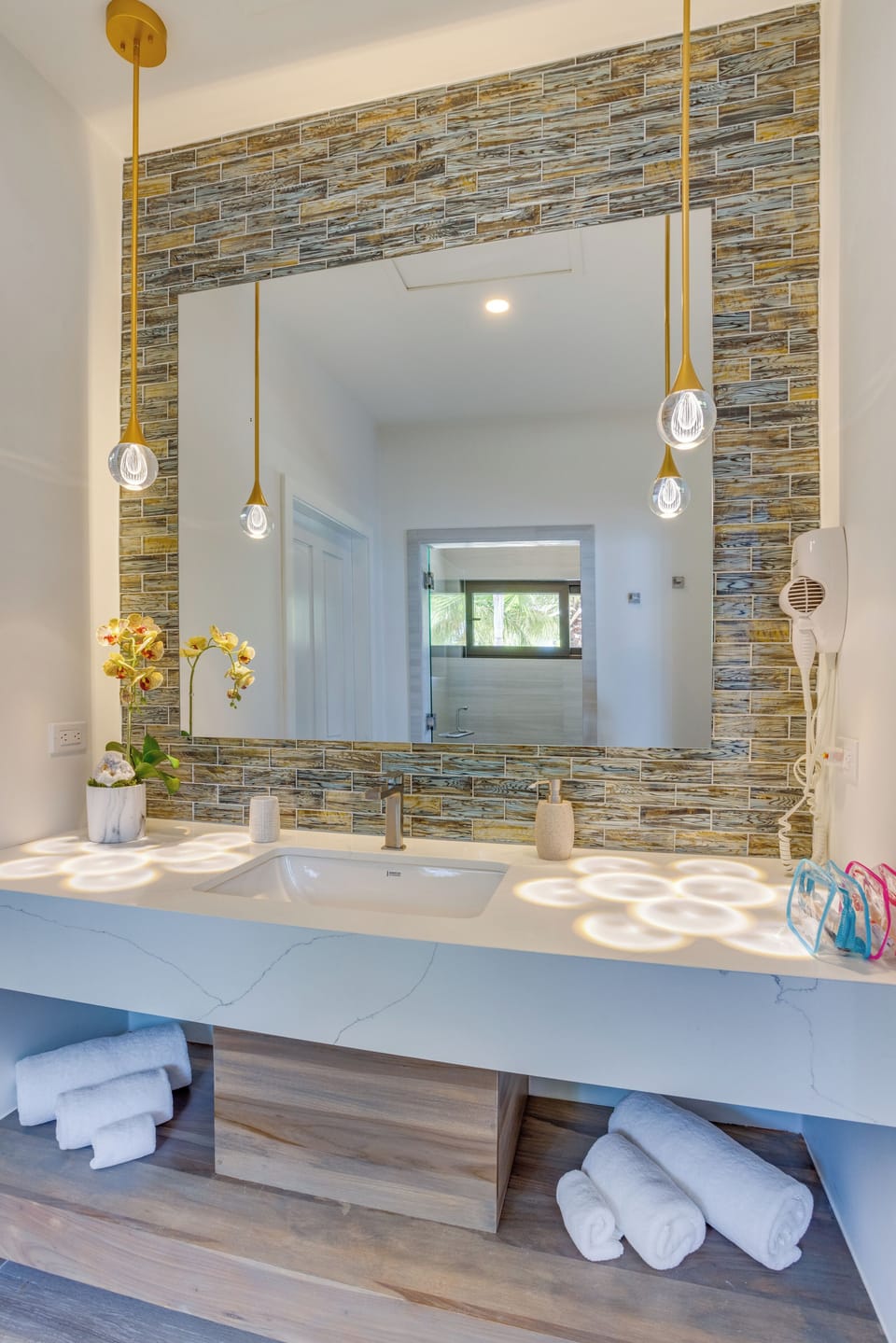 Superior Single Room, Ocean View | Bathroom | Shower, rainfall showerhead, free toiletries, hair dryer