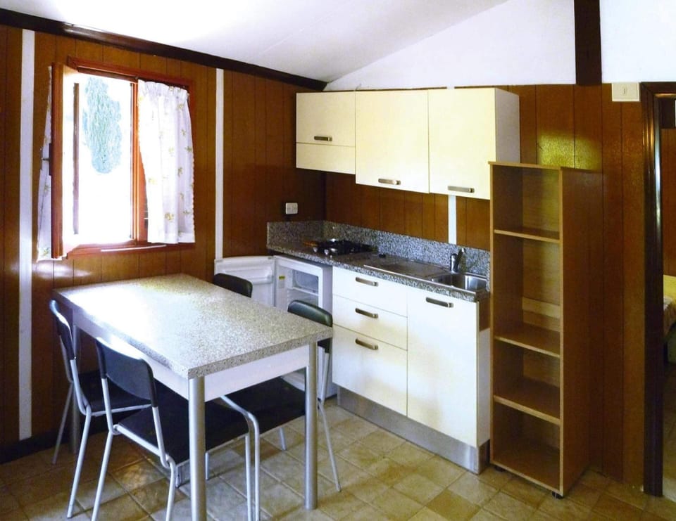 Mobile Home | Dining