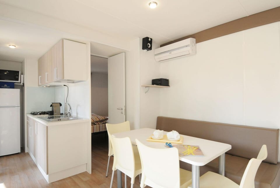 Mobile Home | Living room