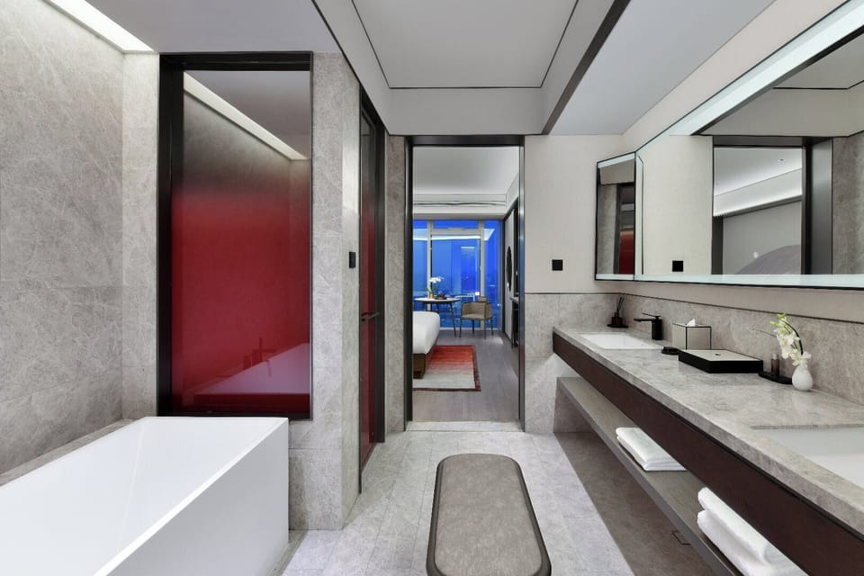 Executive Suite, Non Smoking | Bathroom | Shower, hair dryer, bathrobes, slippers