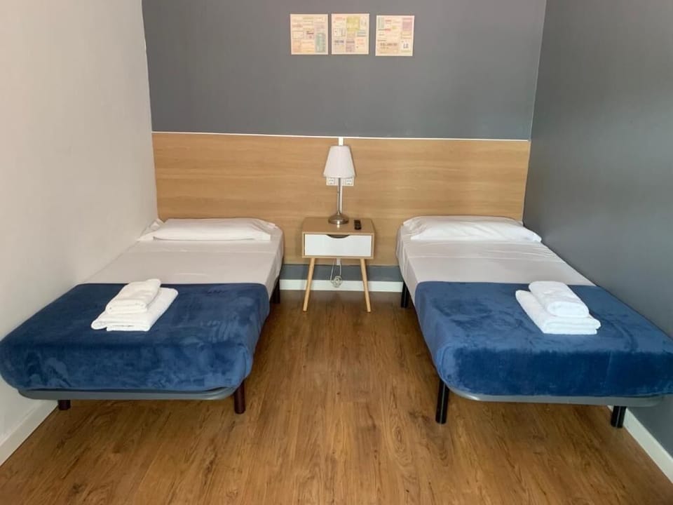 Twin Room, Shared Bathroom (2 beds) | Bed sheets