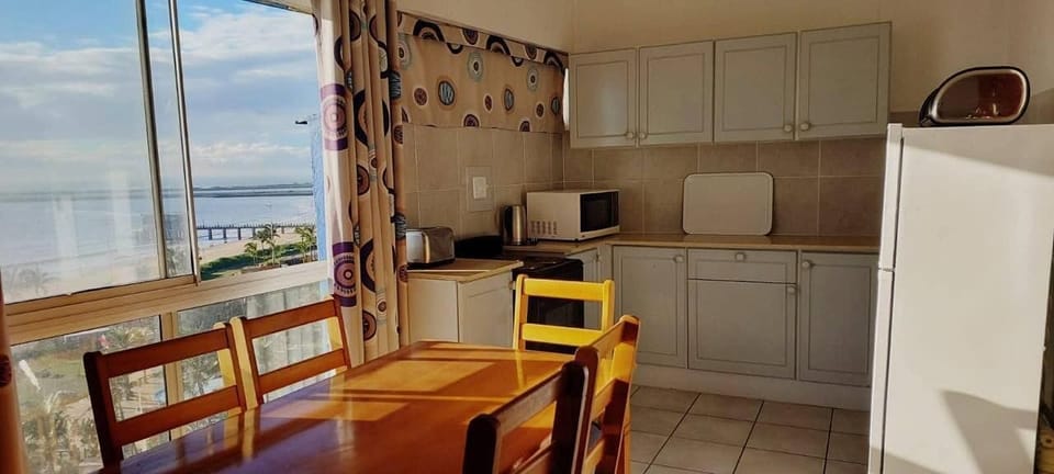 Deluxe Apartment, Sea View | In-room dining