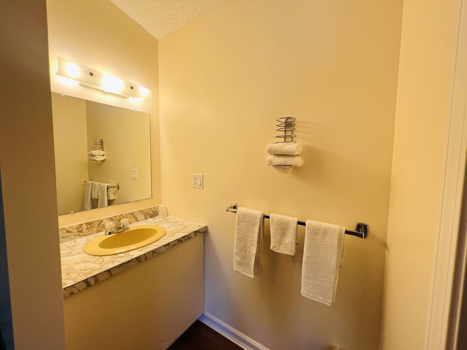 Standard Double Room | Free WiFi, bed sheets