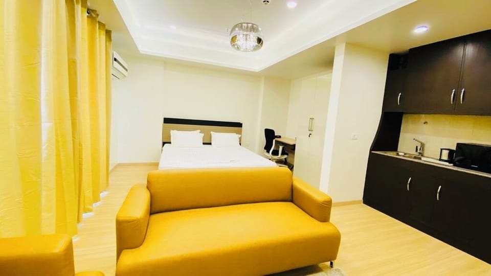 Presidential Studio Suite, 1 Bedroom, Pool View | Egyptian cotton sheets, premium bedding, down comforters