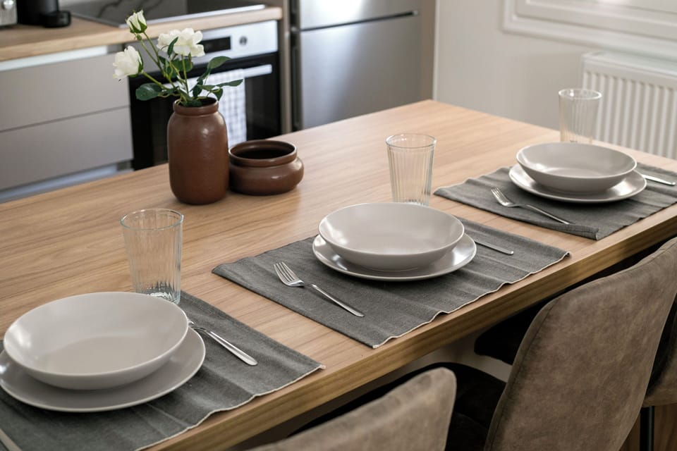 Apartment, 2 Bedrooms, Balcony, City View | In-room dining