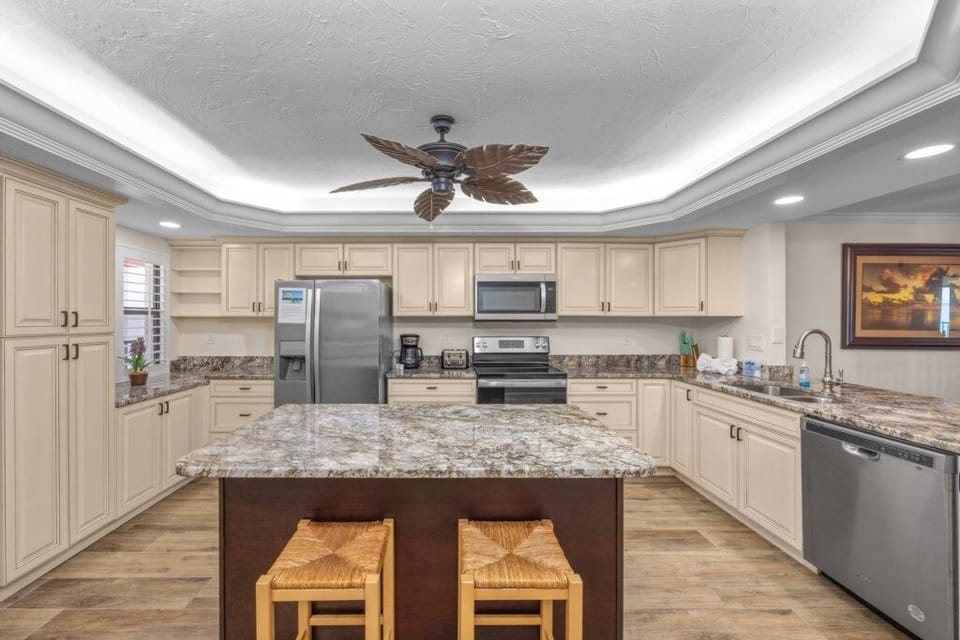 Condo, 3 Bedrooms | Private kitchen