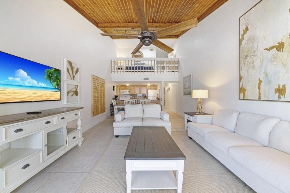Condo, 3 Bedrooms | Living area