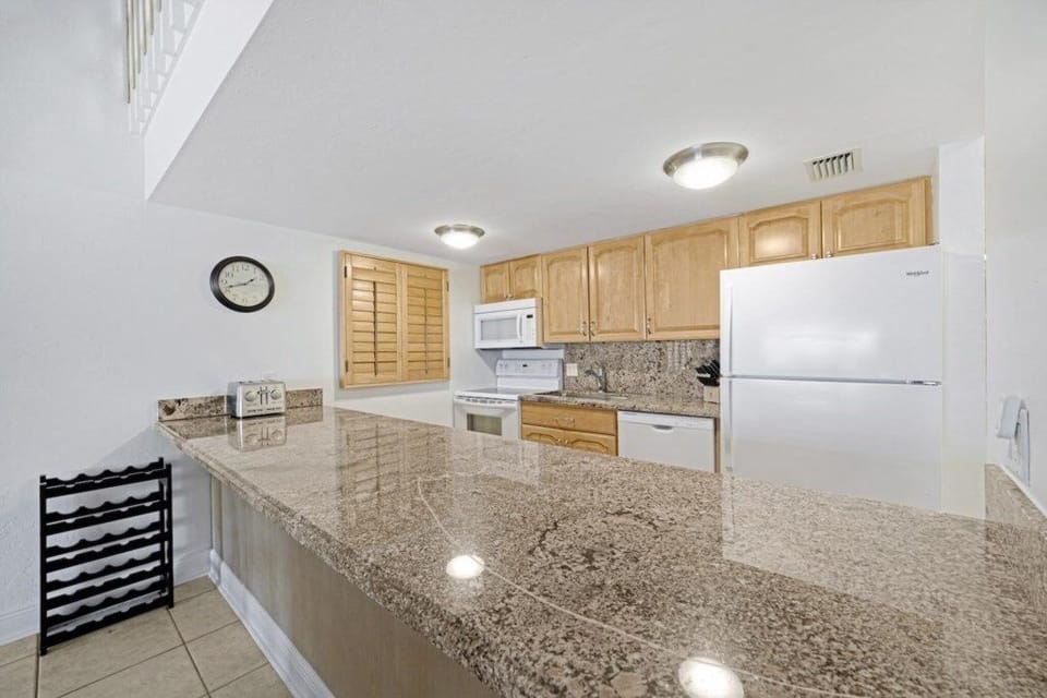 Condo, 3 Bedrooms | Private kitchen