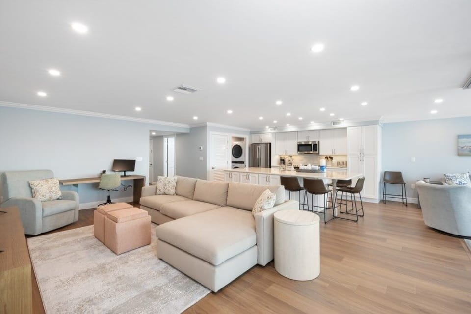 Condo, 2 Bedrooms | Living area