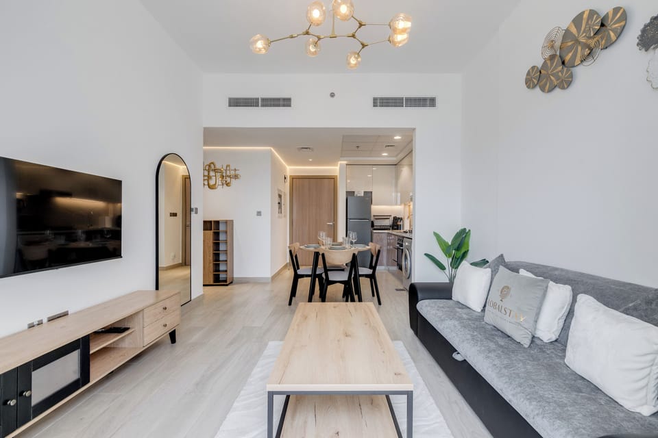 Deluxe Apartment, 2 Bedrooms, Kitchen, City View | Living area | 43-inch flat-screen TV with digital channels, Netflix