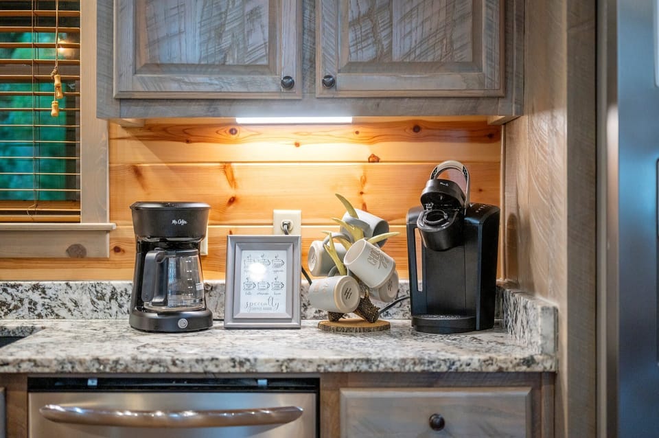 Cabin, Multiple Beds, Hot Tub, Garden View (Heartland Retreat) | Private kitchen