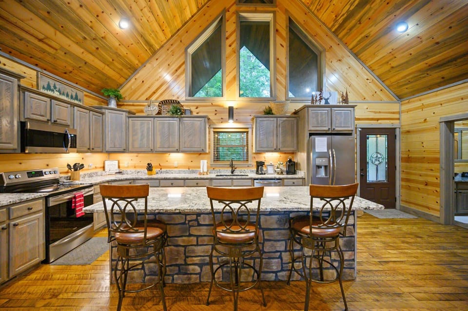 Cabin, Multiple Beds, Hot Tub, Garden View (Heartland Retreat) | Private kitchen