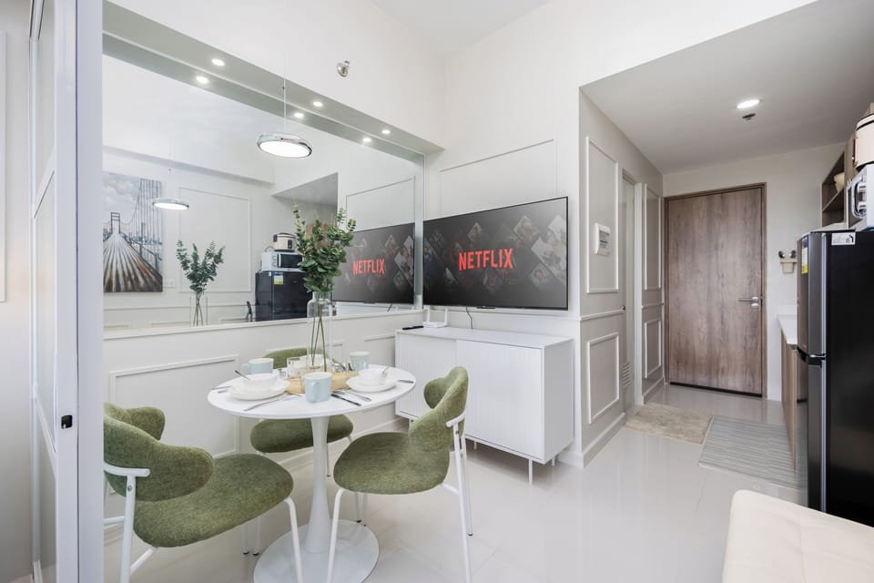 Condo, 1 Bedroom, Accessible, Balcony | Dining room