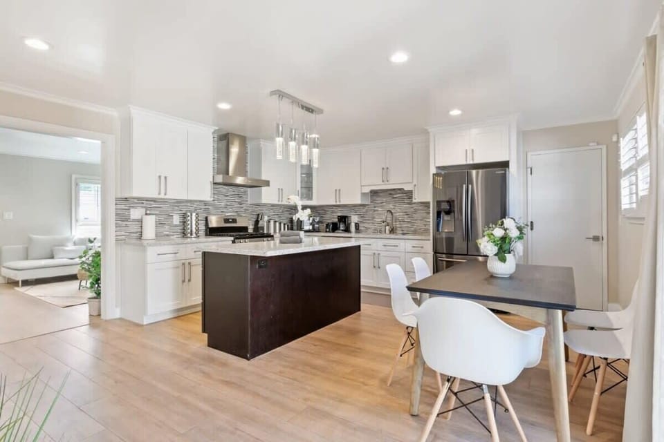 House (3 Bedrooms) | In-room dining