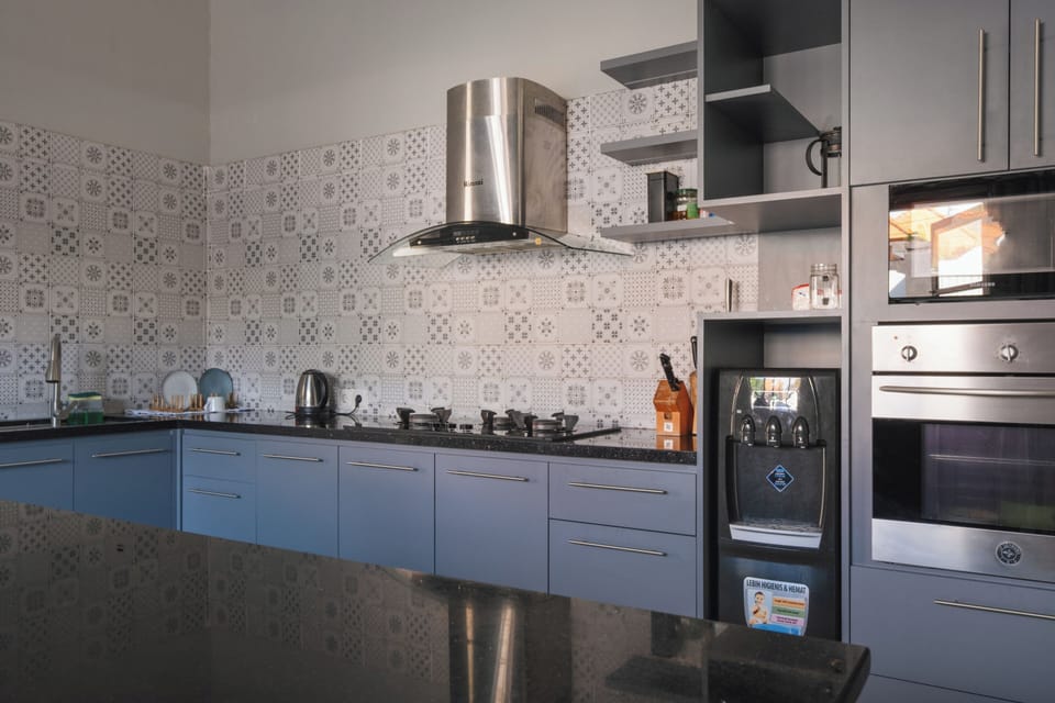 Villa, 6 Bedrooms, Beachfront | Private kitchenette | Electric kettle