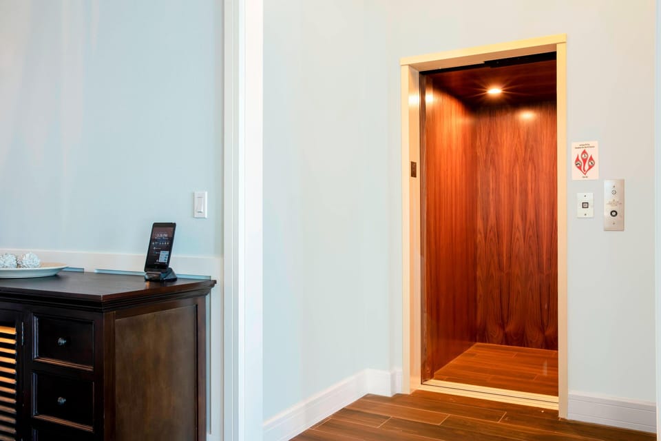 47-inch Smart TV with cable channels, TV, Netflix