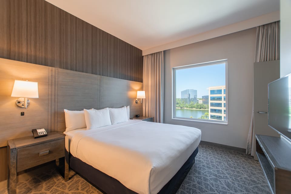 Studio, 1 King Bed, Lake View | Premium bedding, in-room safe, desk, laptop workspace