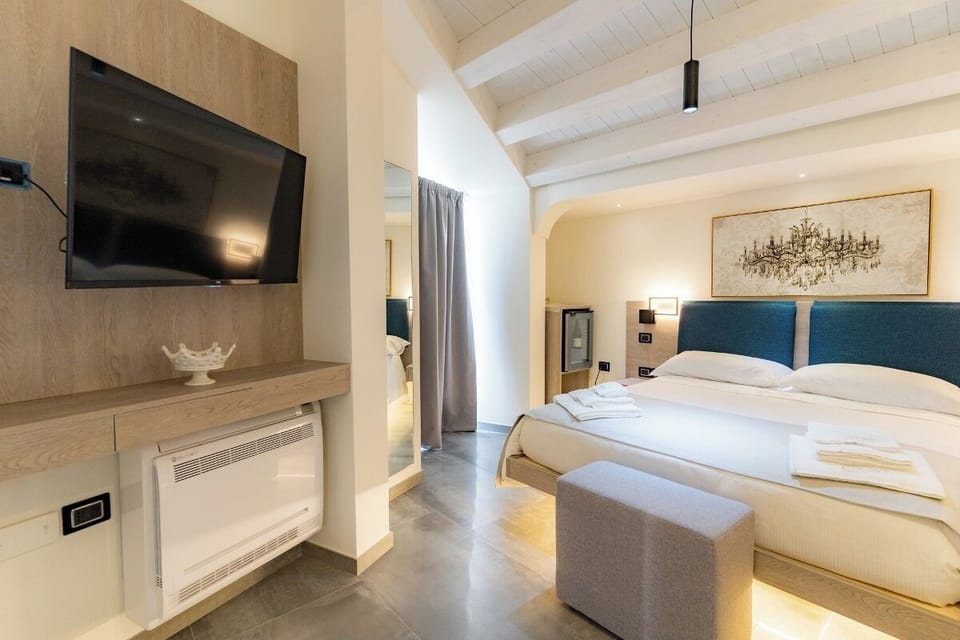 Double Room, Hot Tub | Free WiFi