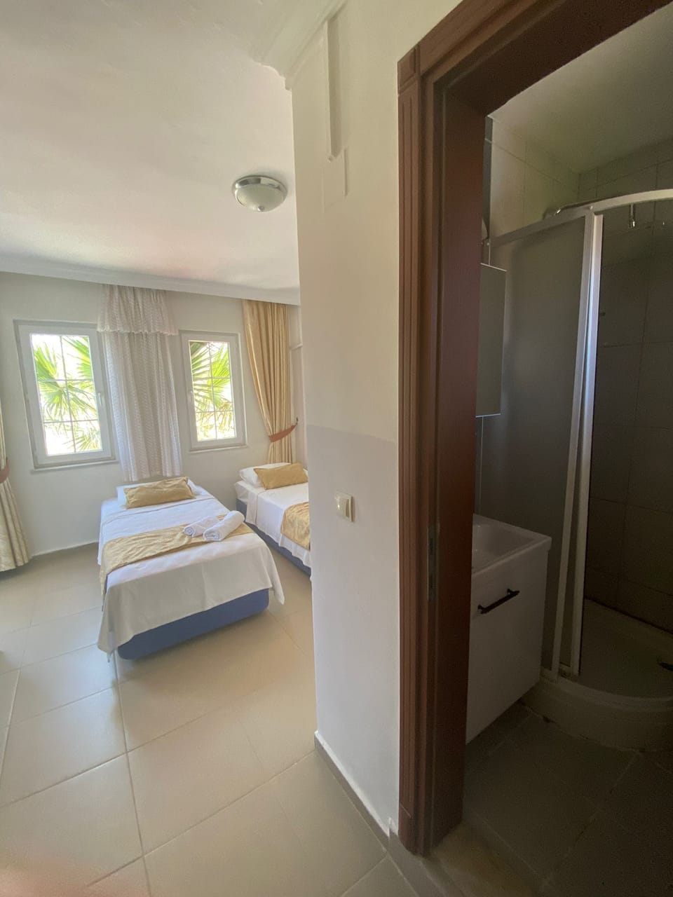 Quadruple Room | Desk, laptop workspace, free WiFi