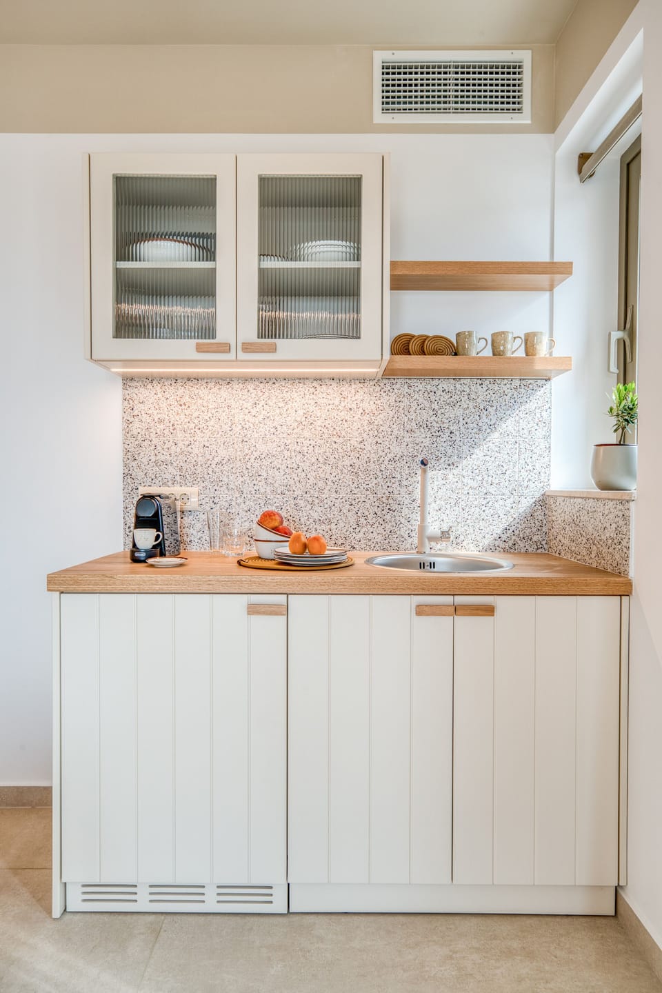 Deluxe Double Room, Balcony, Sea View | Private kitchen | Espresso maker, coffee/tea maker, electric kettle, toaster