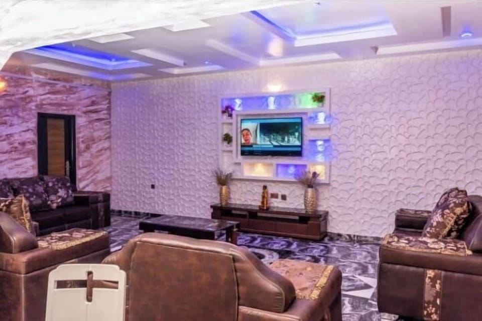 Family Room, Balcony, City View | Living area