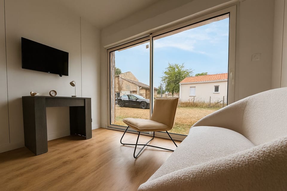 Executive Double Room, Shared Bathroom | Soundproofing, free WiFi
