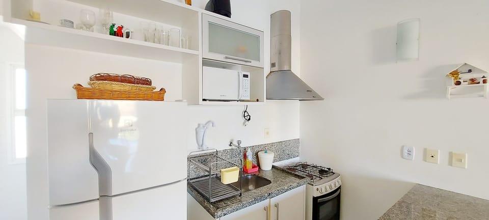 Basic Apartment | Private kitchen | Fridge, microwave, coffee/tea maker, cookware/dishes/utensils