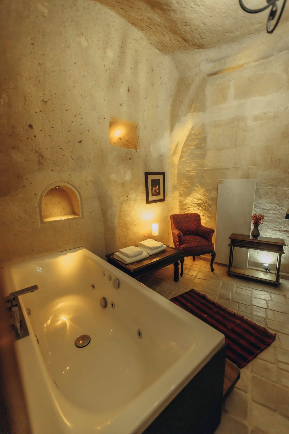 Arkhalla | Bathroom | Hair dryer, slippers, towels, soap