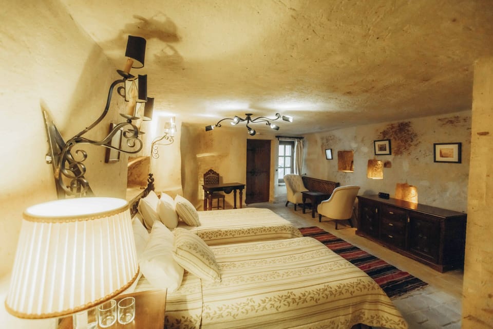 Maroga | Minibar, in-room safe, WiFi (free), bed sheets
