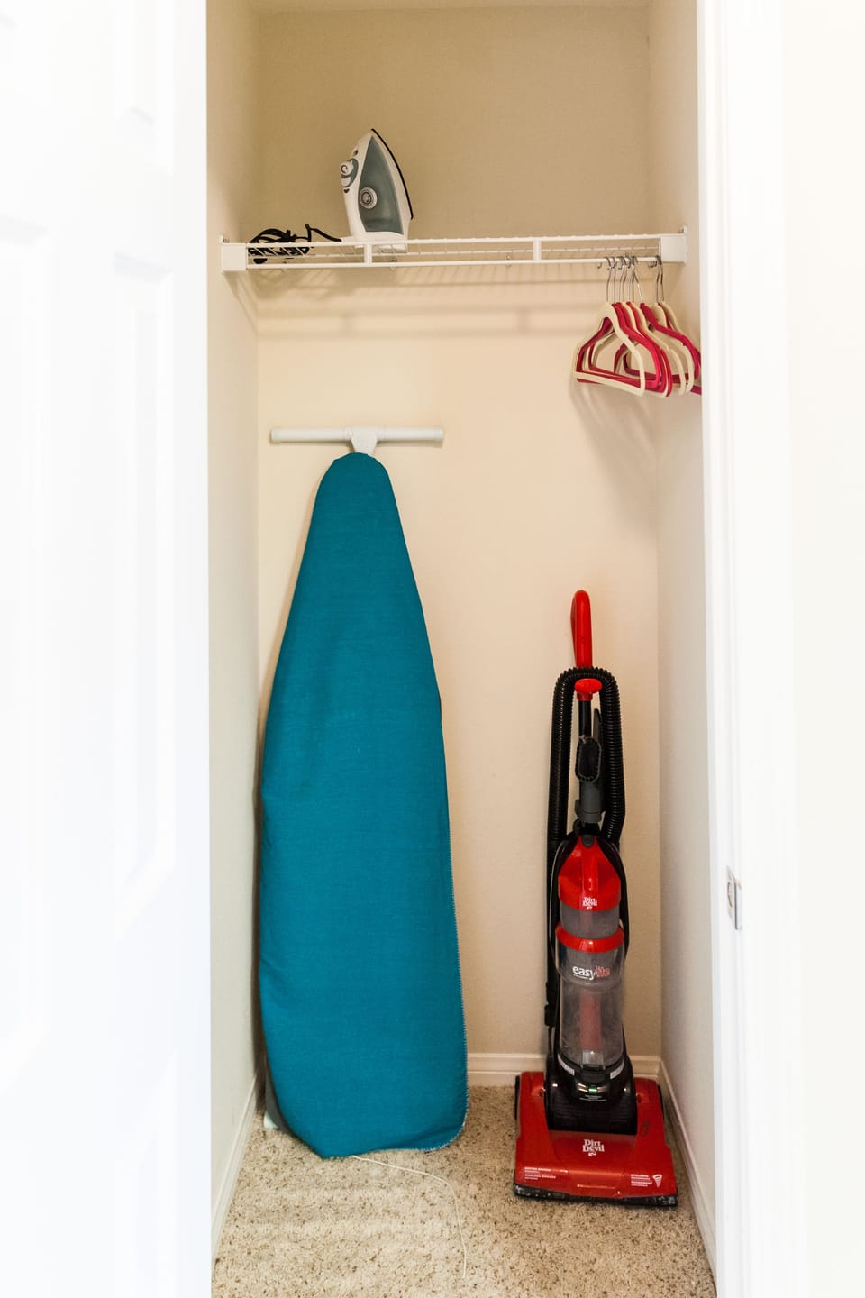 Panoramic Apartment, 1 King Bed with Sofa bed, City View (Sunset and Vine) | Room amenity