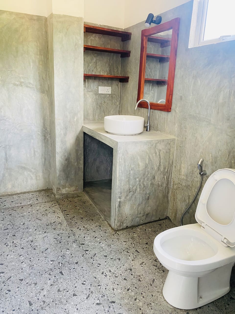 Deluxe Double Room, Balcony, Garden View | Bathroom | Shower, rainfall showerhead, free toiletries, bidet