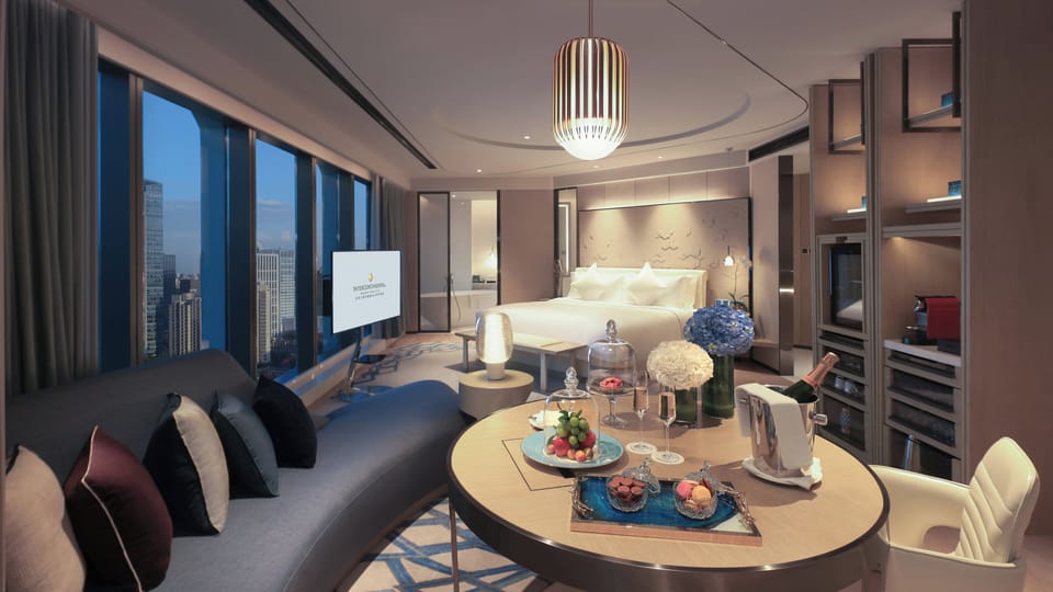 Junior Suite, 1 King Bed, City View | Premium bedding, minibar (some free items), in-room safe, desk