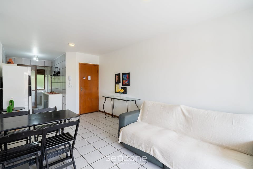 Basic Apartment | Living area