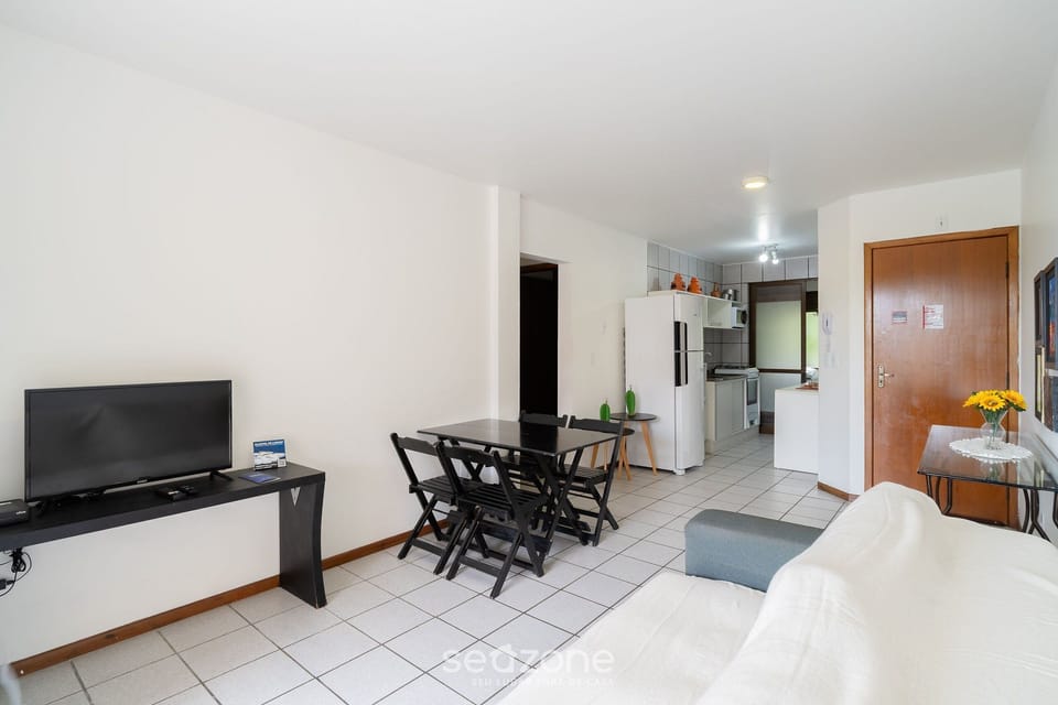 Basic Apartment | Living area