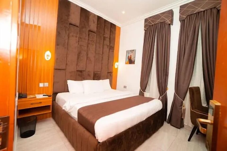 Comfort Room, Balcony, City View | Desk, laptop workspace, blackout drapes, soundproofing