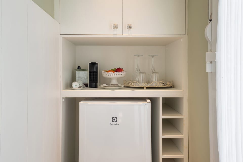 Exclusive Suite | In-room safe, soundproofing, iron/ironing board, free WiFi