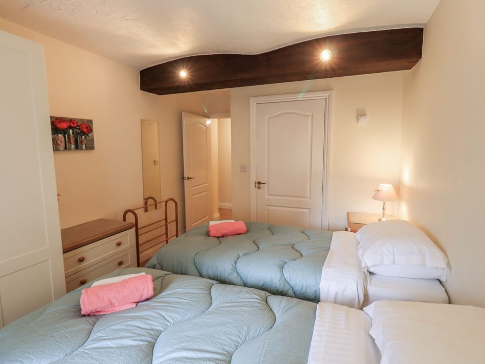 Cottage | 2 bedrooms, individually decorated, individually furnished, free WiFi