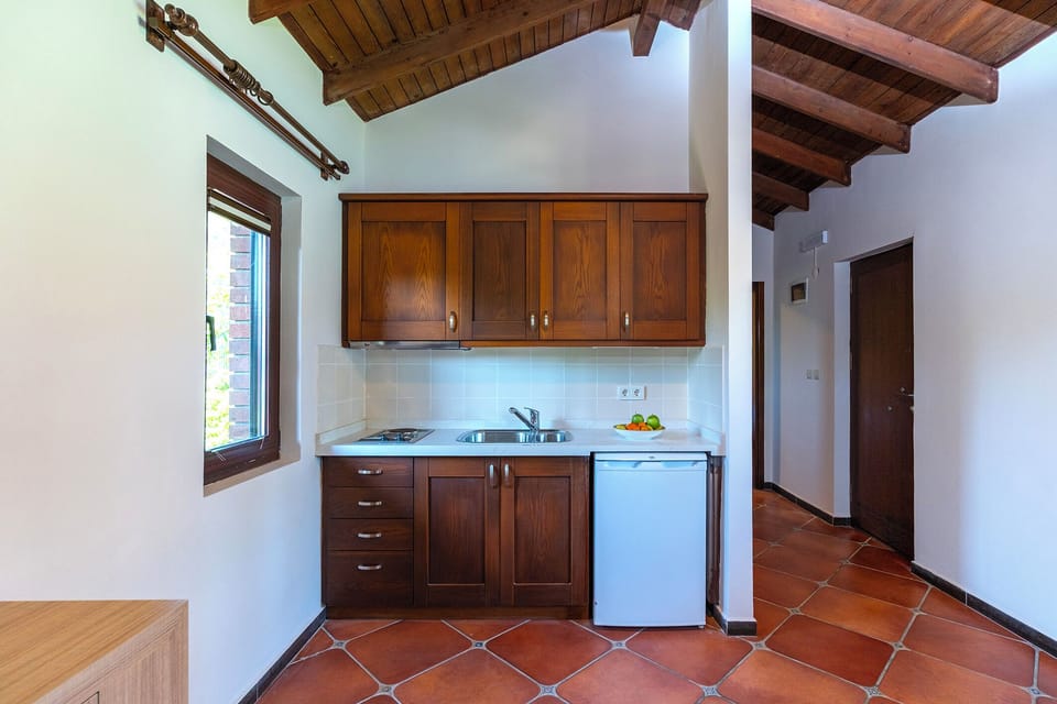 Elite Villa, 4 Bedrooms, Garden View | Private kitchen | Shared fridge, microwave, stovetop, paper towels