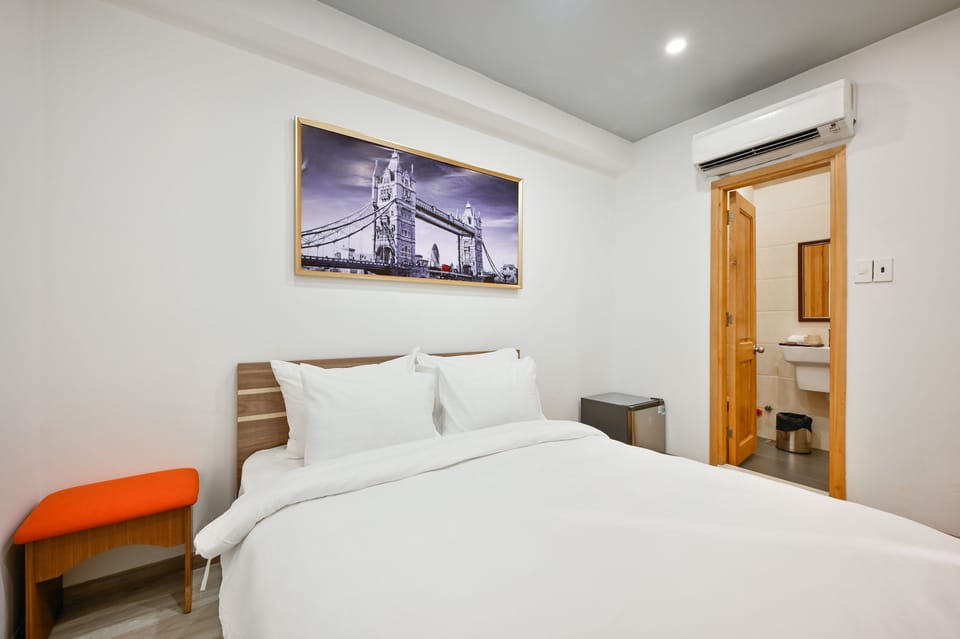 Superior Double Room with complimentary daily snack | Minibar, in-room safe, desk, laptop workspace
