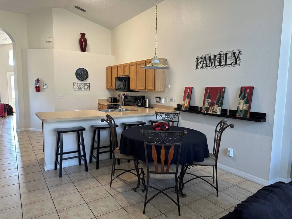Villa, 4 Bedrooms, Private Pool, Garden View | Dining room