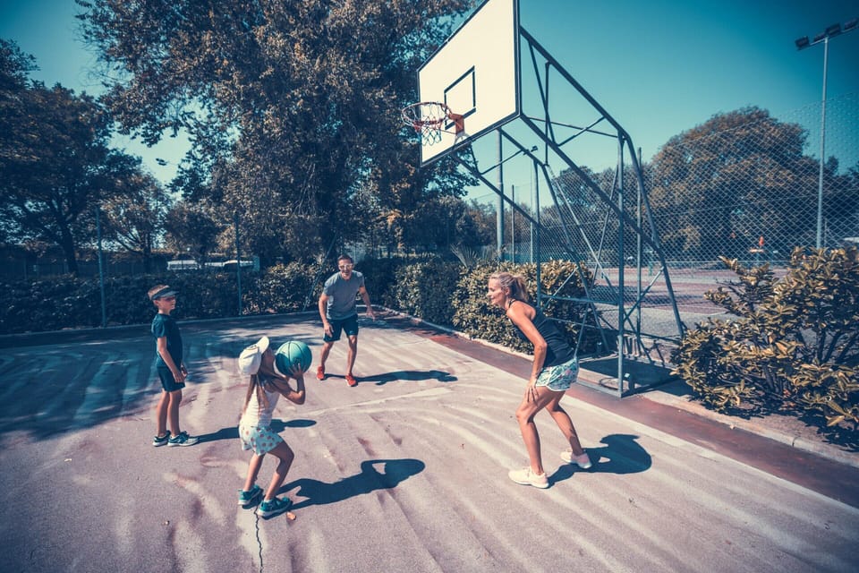 Mobile Home | Sport court