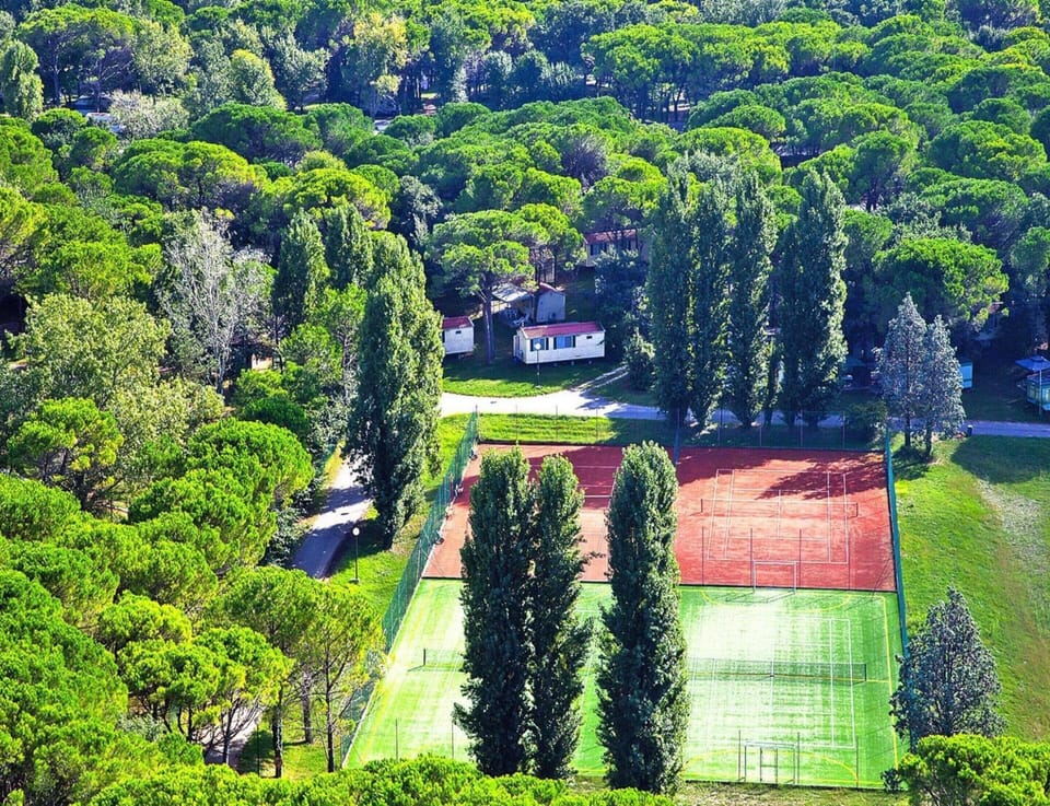 Mobile Home | Sport court